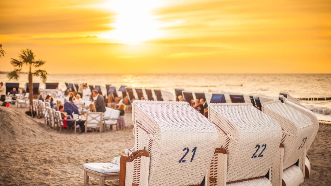 Grand Hotel Heiligendamm - The Leading Hotels Of The World Exterior photo Strandkorb at sunset