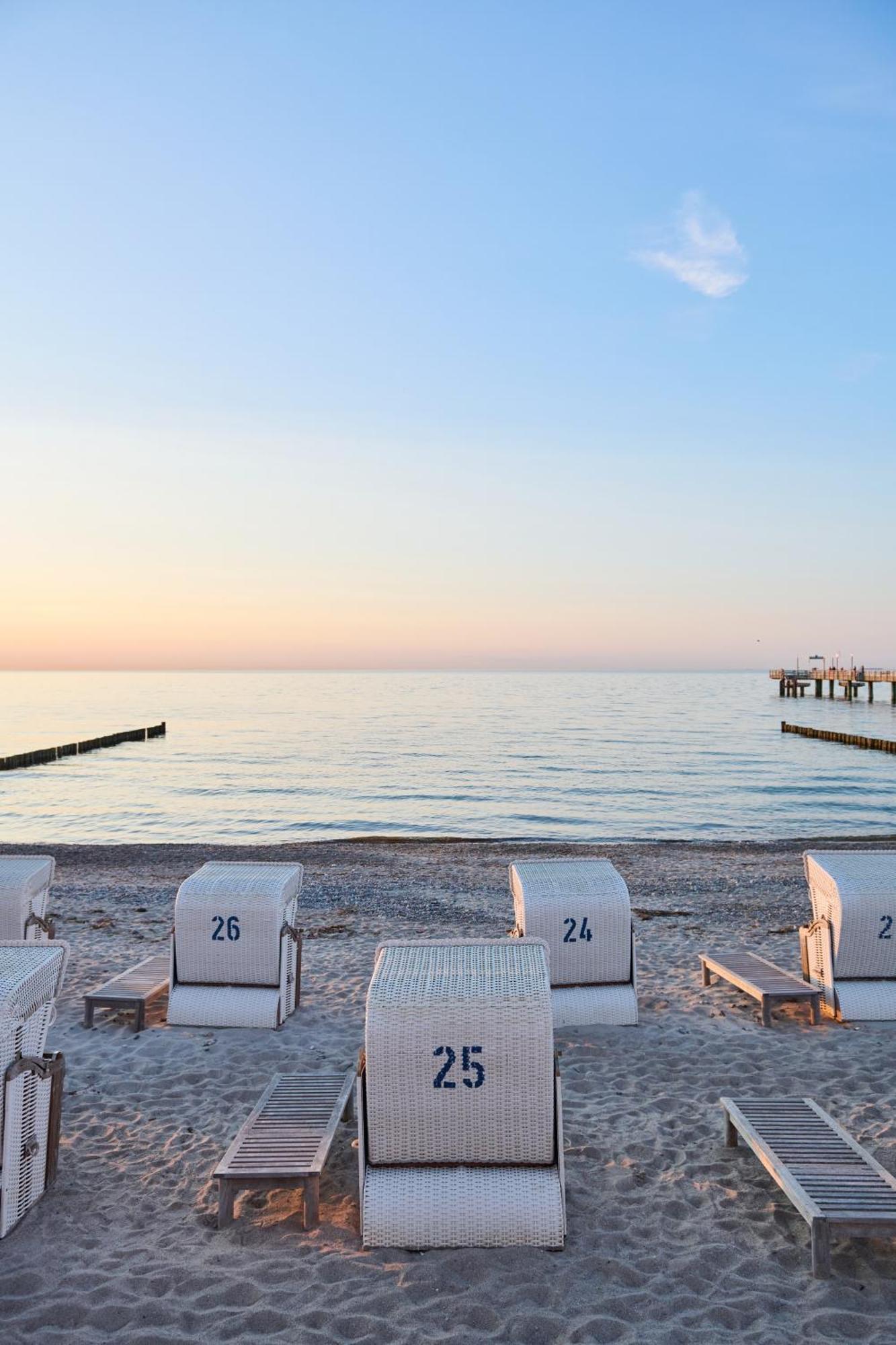Grand Hotel Heiligendamm - The Leading Hotels Of The World Exterior photo The beach at the Baltic Sea