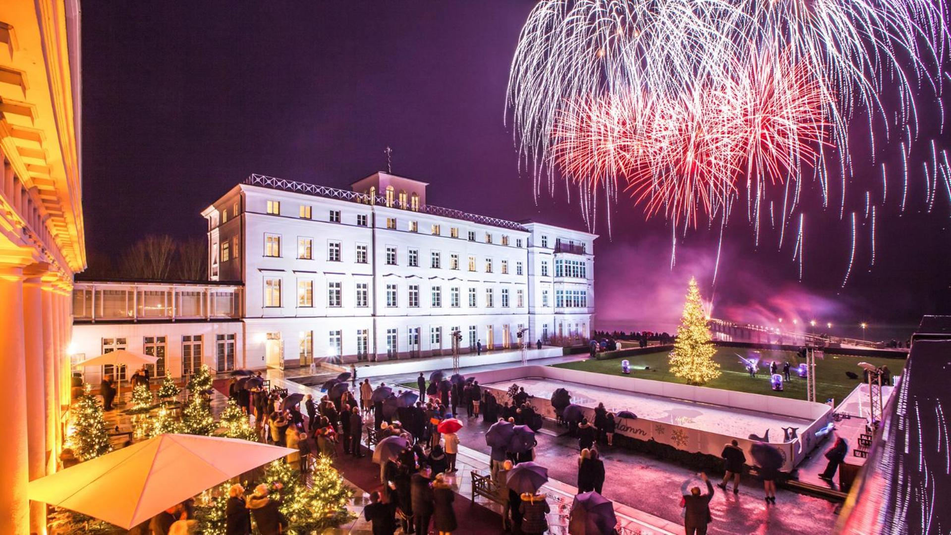 Grand Hotel Heiligendamm - The Leading Hotels Of The World Exterior photo The 2011 New Year's Eve celebration at the White House