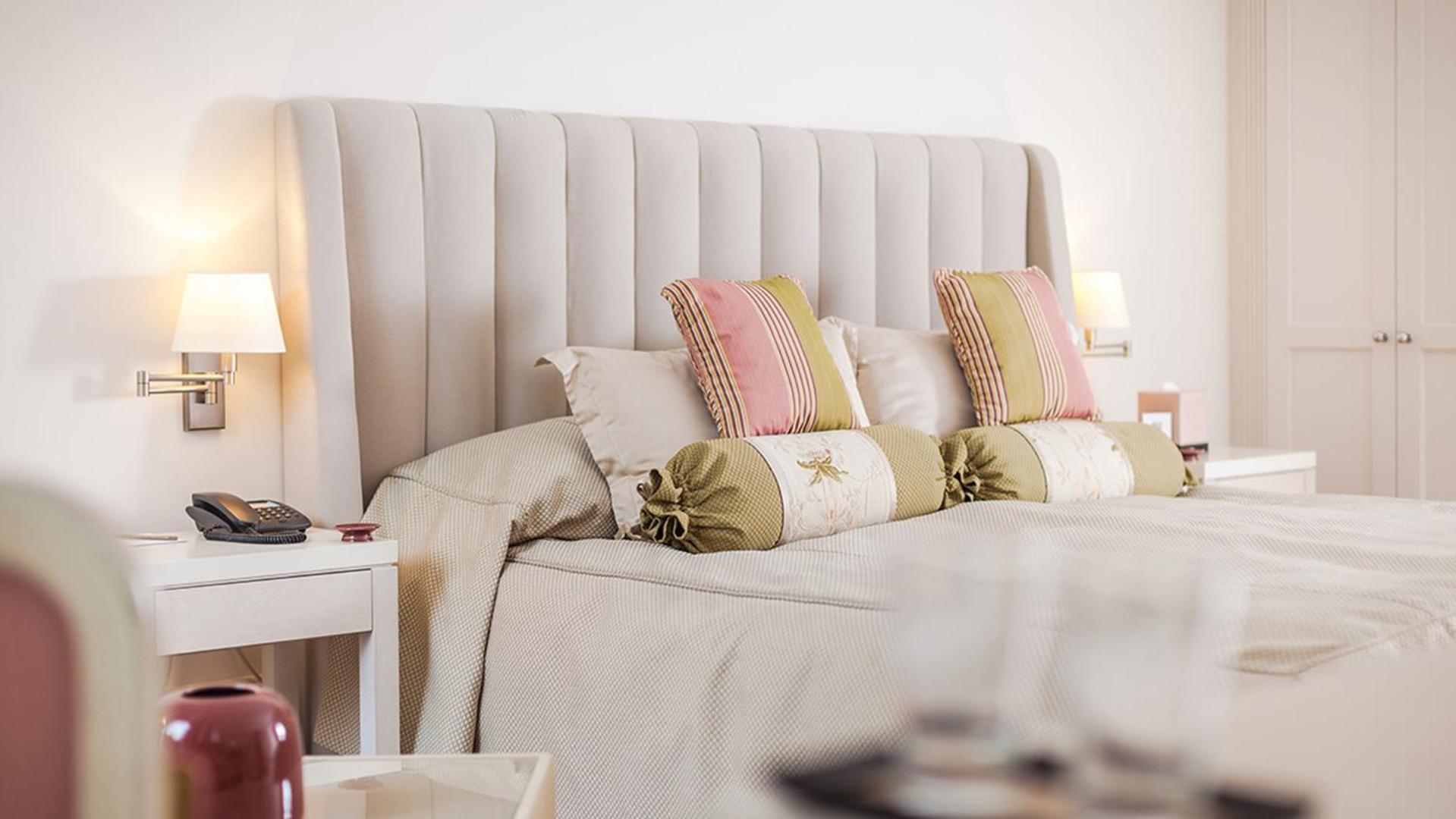 Grand Hotel Heiligendamm - The Leading Hotels Of The World Room photo A bed with a headboard